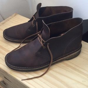 Clark’s Desert Boots 8.5 in Beeswax